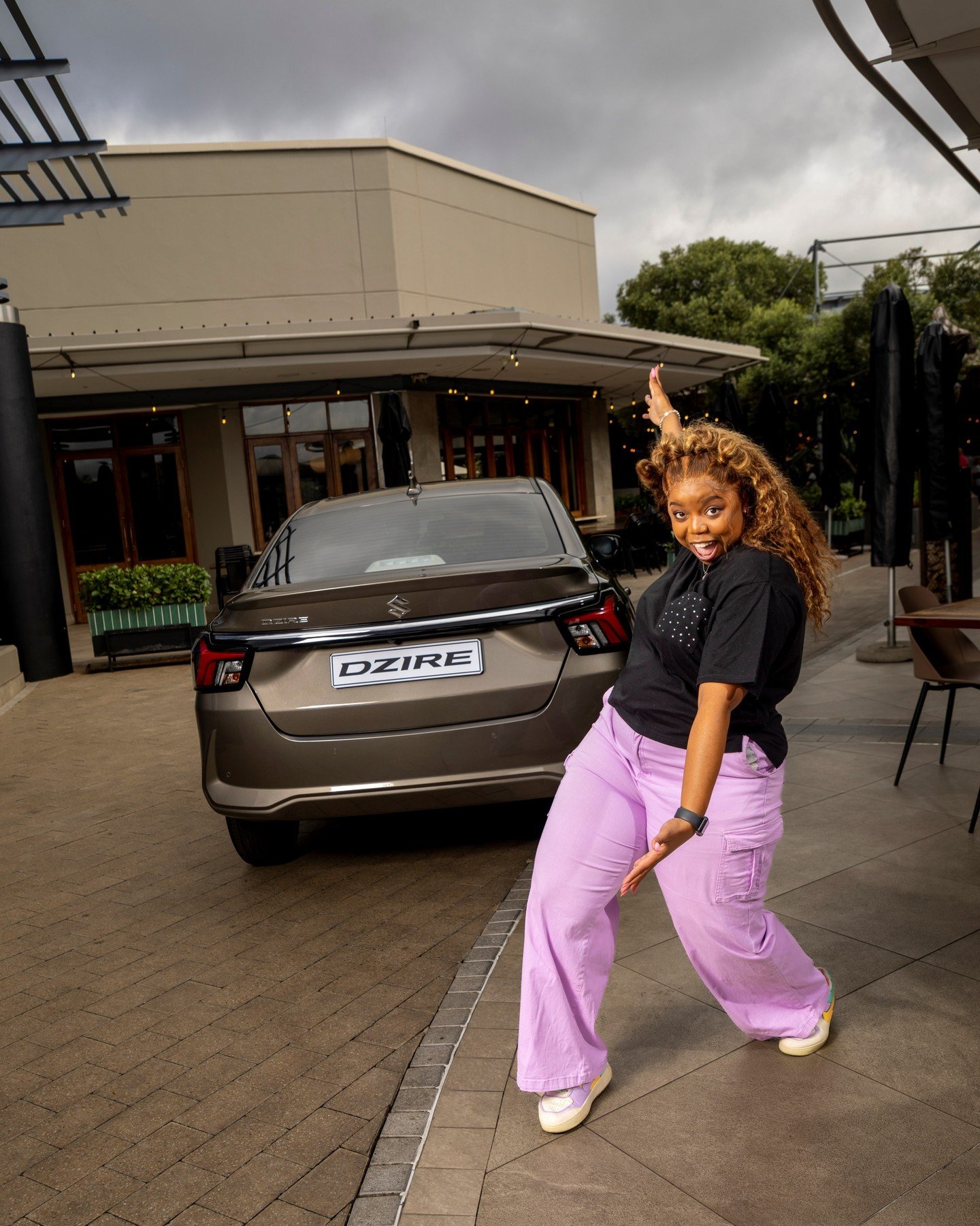 lady with dzire car